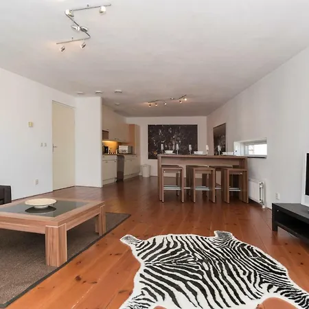 Skyline Apartment *